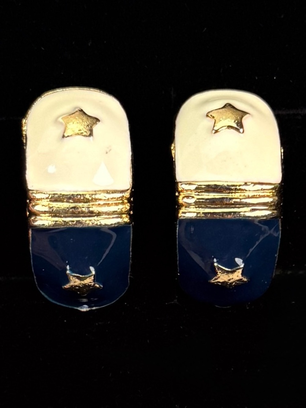 Beautiful vintage nautical, blue and cream enamel goldtone clip on earrings